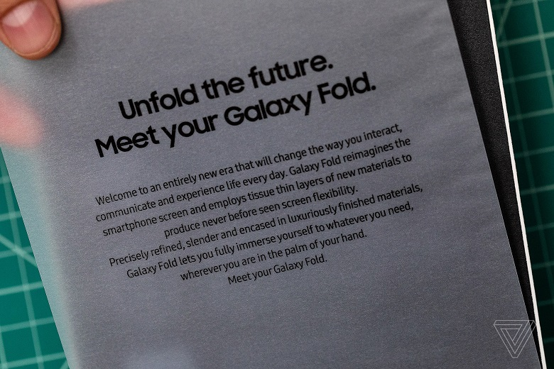 Hướng dẫn sử dụng đi kèm sản phẩm Samsung Galaxy Fold