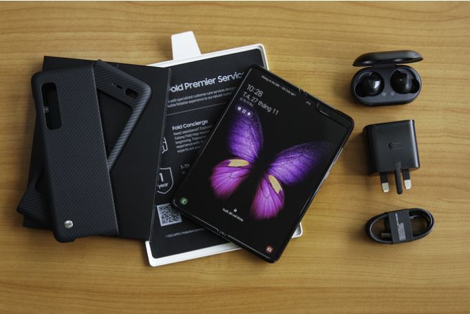 Mua Galaxy Fold chính hãng tặng kèm nhiều phụ kiện điện thoại cao cấp